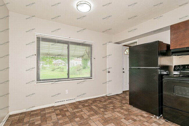 Building Photo - 822 Lightwood Dr