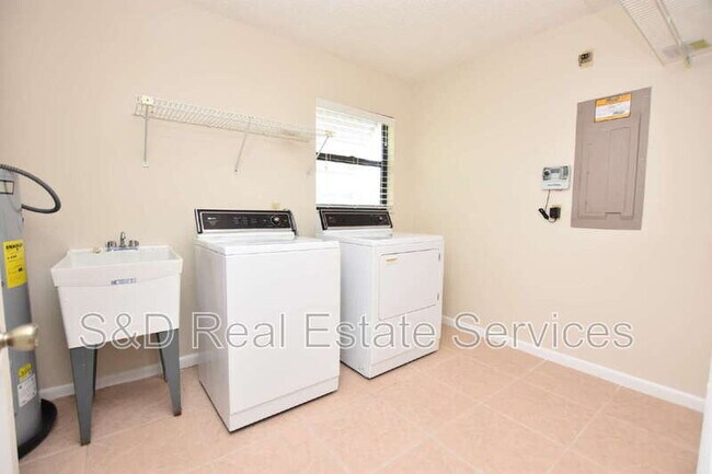Building Photo - 2210 Harbor Town Ln