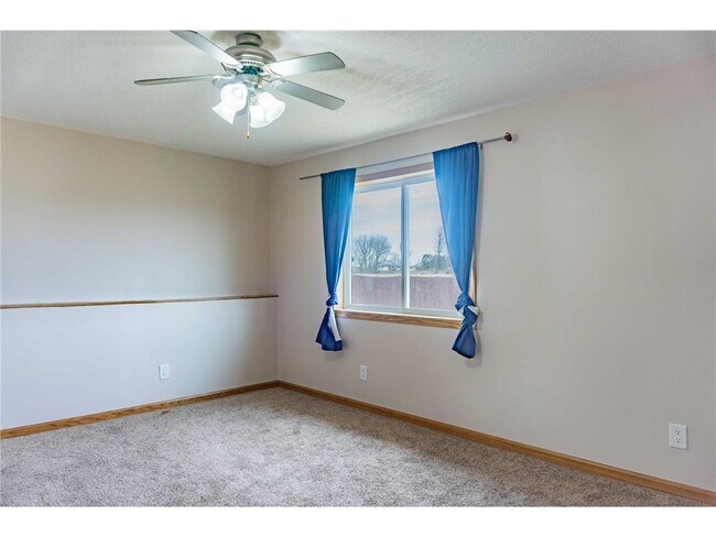 Building Photo - 211X Blake Ave