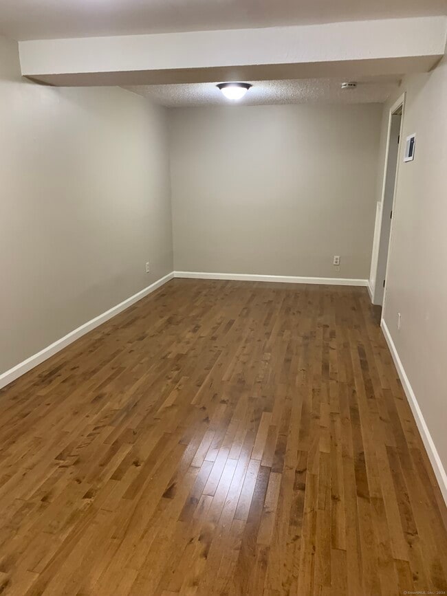 Building Photo - 127 Peddlers Dr