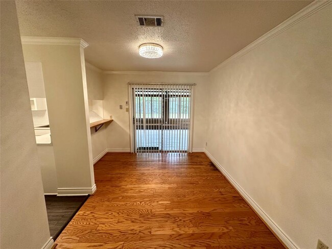 Building Photo - 208 E Lisa Dr