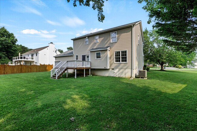 Building Photo - SHORT-TERM RENTAL