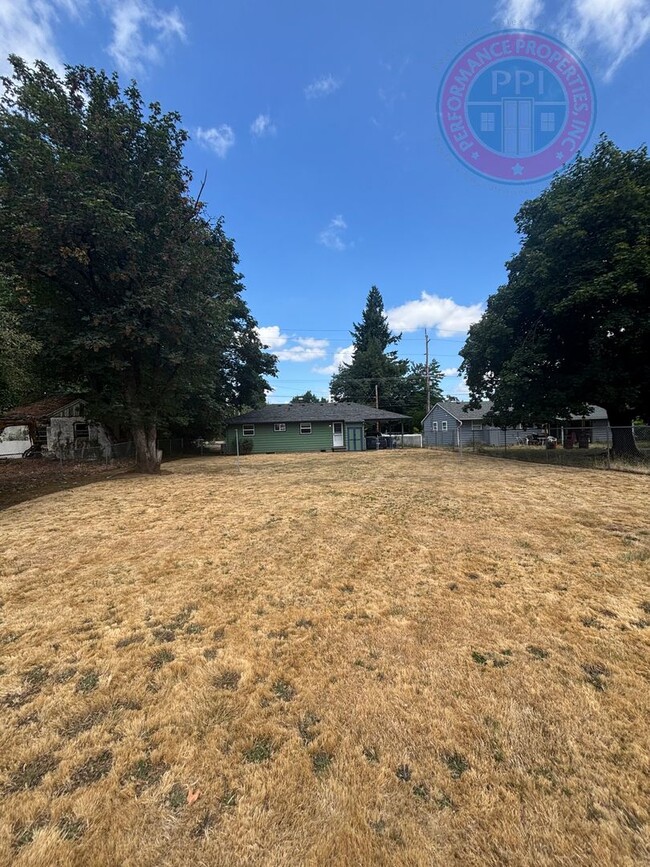 Building Photo - OREGON CITY / DEPOSIT FREE MOVE IN WITH OB...