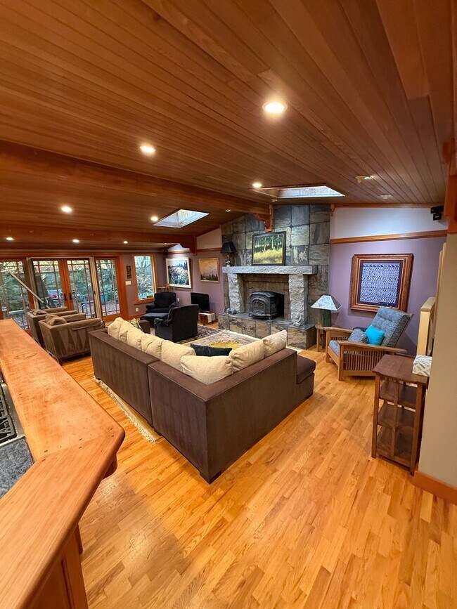 Building Photo - 10809 SE 17th St