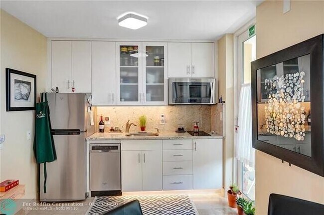 Modern kitchen cabinets - 2400 NE 9th St