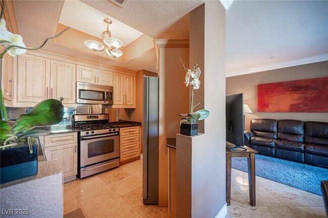 Building Photo - 220 E Flamingo Rd