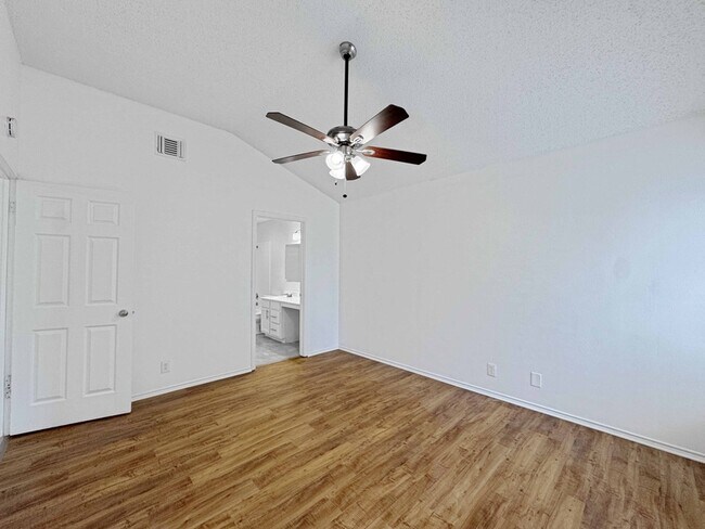 Building Photo - 10203 Sunset Field Dr