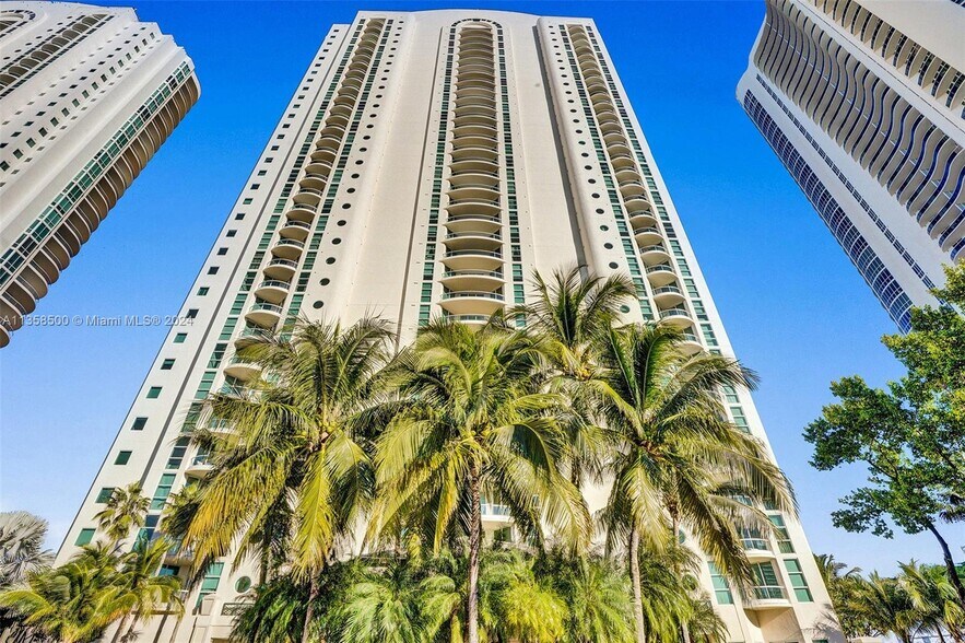 Building Photo - 16047 Collins Ave