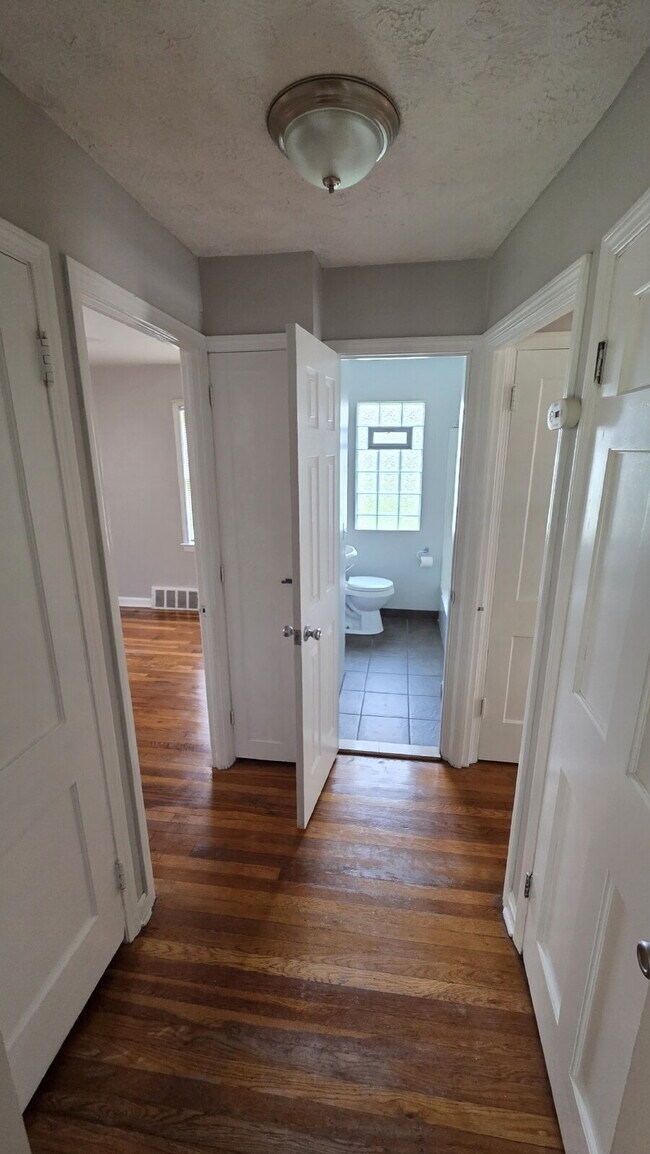 Building Photo - "4-Bed Home in Maple Heights!"