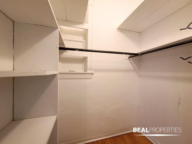 Building Photo - 2 bedroom in CHICAGO IL 60610
