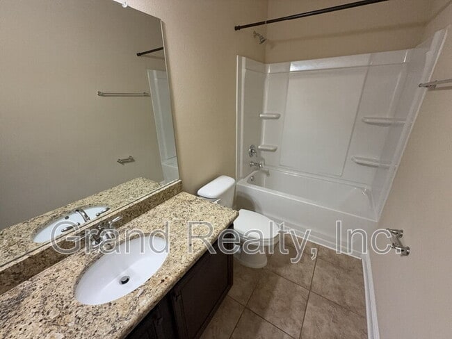 Building Photo - 4818 Dupont Cir