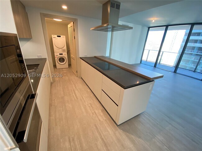 Building Photo - 1000 Brickell Plaza