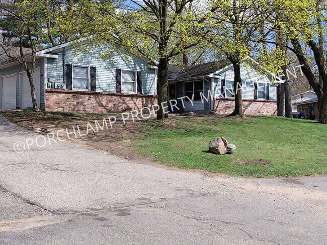 Building Photo - 3142 Kalamazoo Ave SE