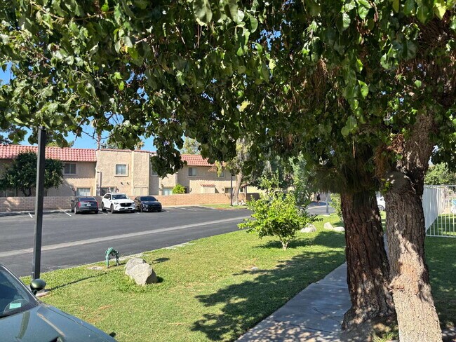 Building Photo - 2-story, 2-Bedroom Condo for Rent in Indio...