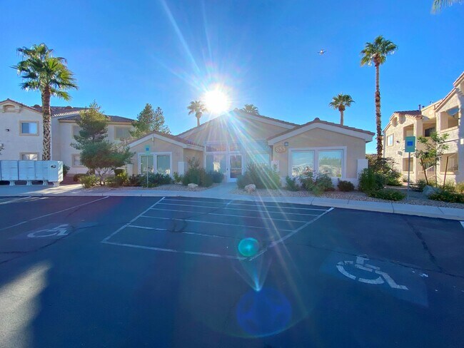 Building Photo - Upstairs 1 Bedroom Upstairs Condo with Mou...