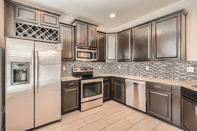 Building Photo - 7001 Interbay Blvd