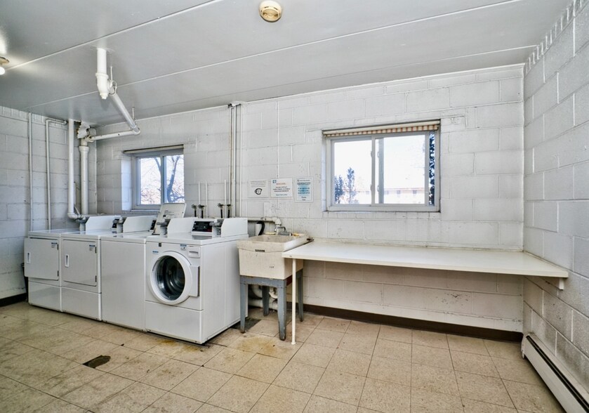 Building Photo - 1206 E Fairview St