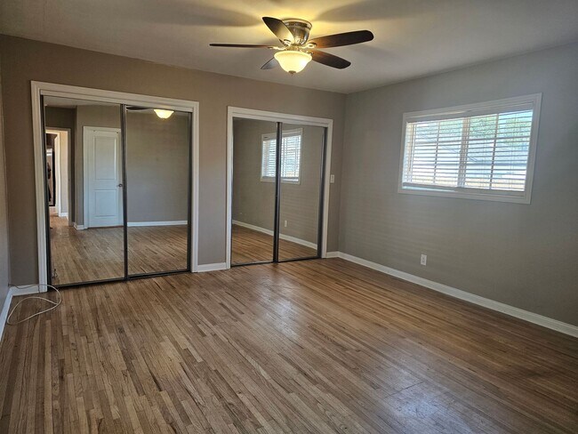 Building Photo - 4 Bedrooms and 3 Bathrooms in Winnetka