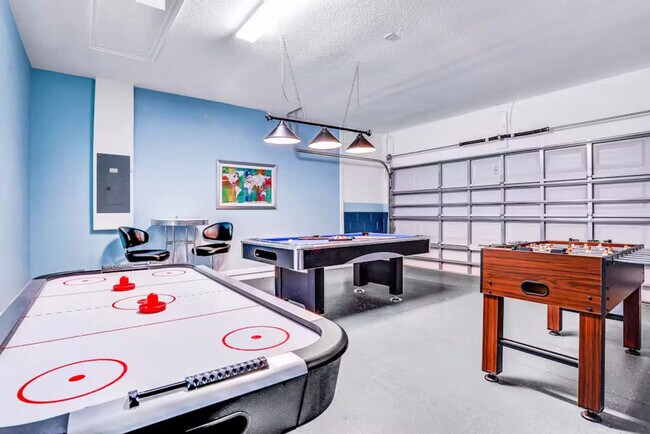 Building Photo - 4140 Oak Tree Dr