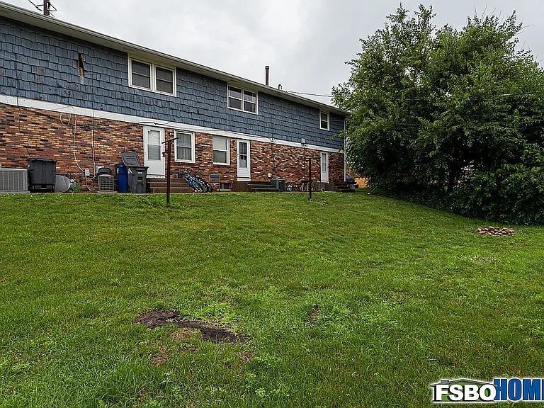 Building Photo - 2615 Hawthorne Dr