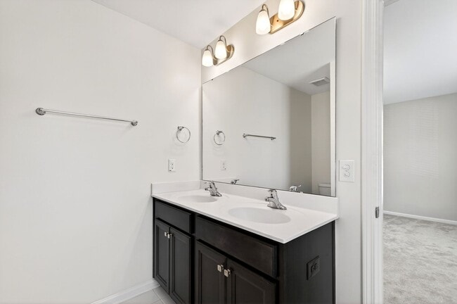 Building Photo - ***Pending*** Beautiful 4BR End-Unit Townhome in Prime Apex Location!