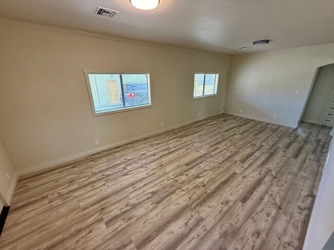 Building Photo - FULLY REMODELED 3 bedroom 1 bath Rental