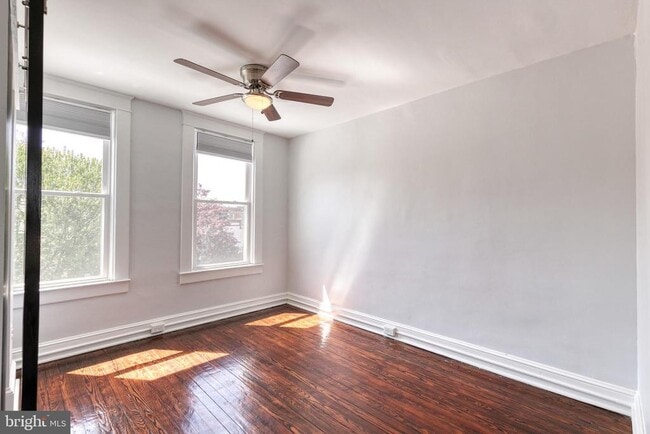 Building Photo - 860 W 33rd St