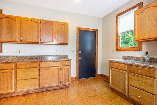 Building Photo - 244 Quitman St