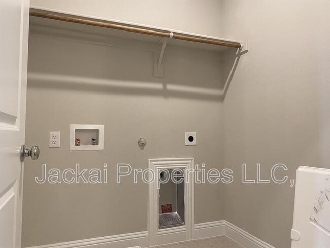 Building Photo - 801 Ponds Edge Ln