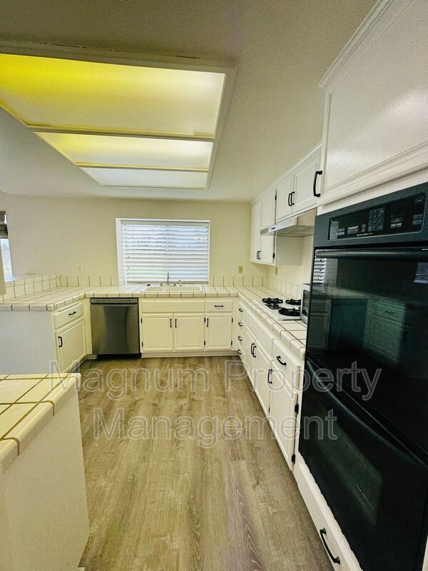 Building Photo - 43938 Northgate Ave