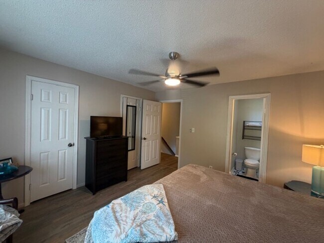 Building Photo - 801 Seawinds Ln