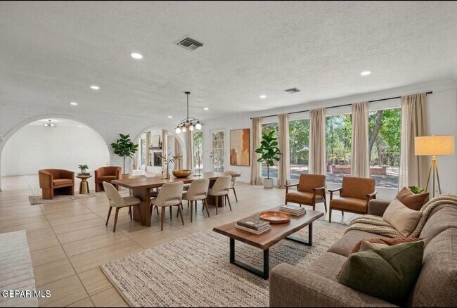 Building Photo - 5233 White Oak Dr