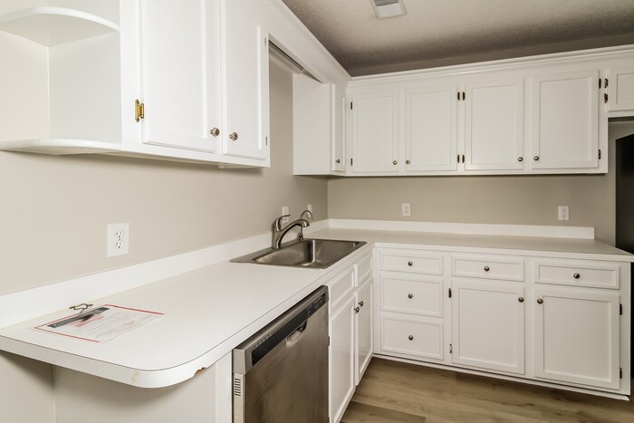 Building Photo - 213 Taylor Dr