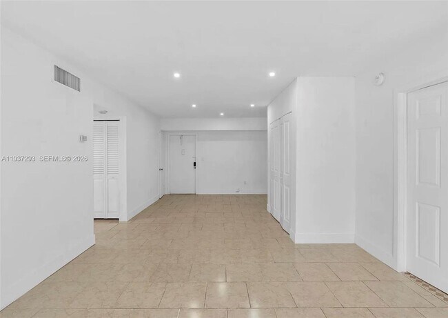 Building Photo - 14013 SW 90th Ave