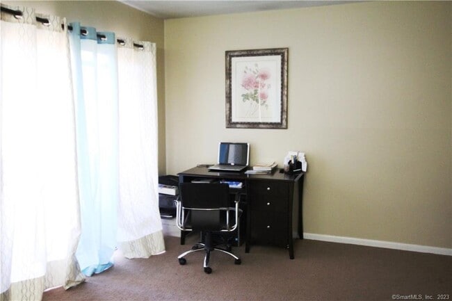 Building Photo - 14 Newtown Rd