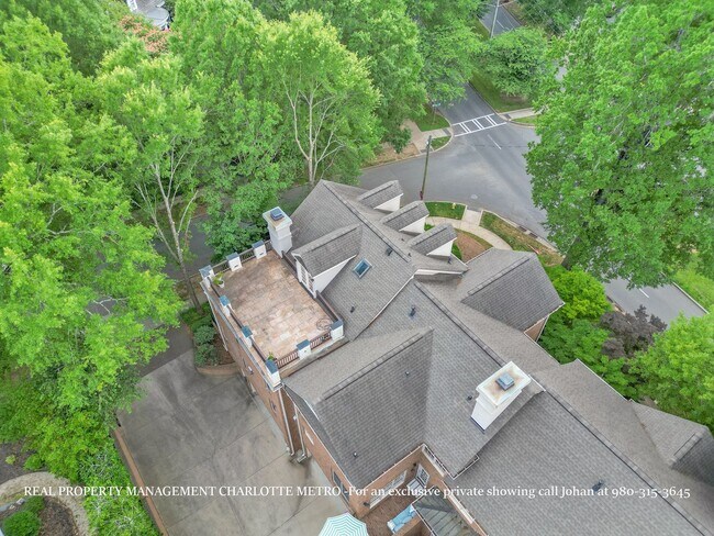 Building Photo - 529 Queens Rd