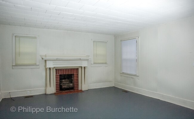 Building Photo - 305 Bute St