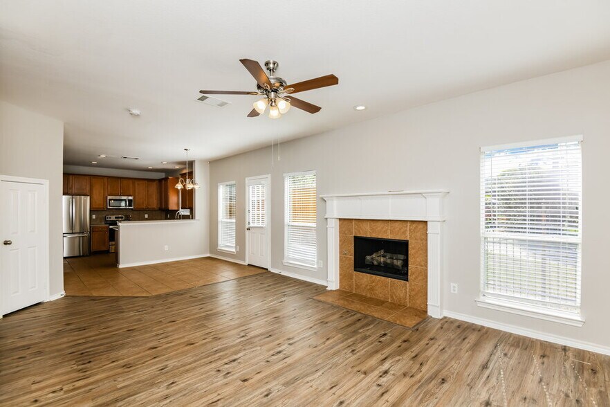 Building Photo - 6910 Shore Breeze Ct