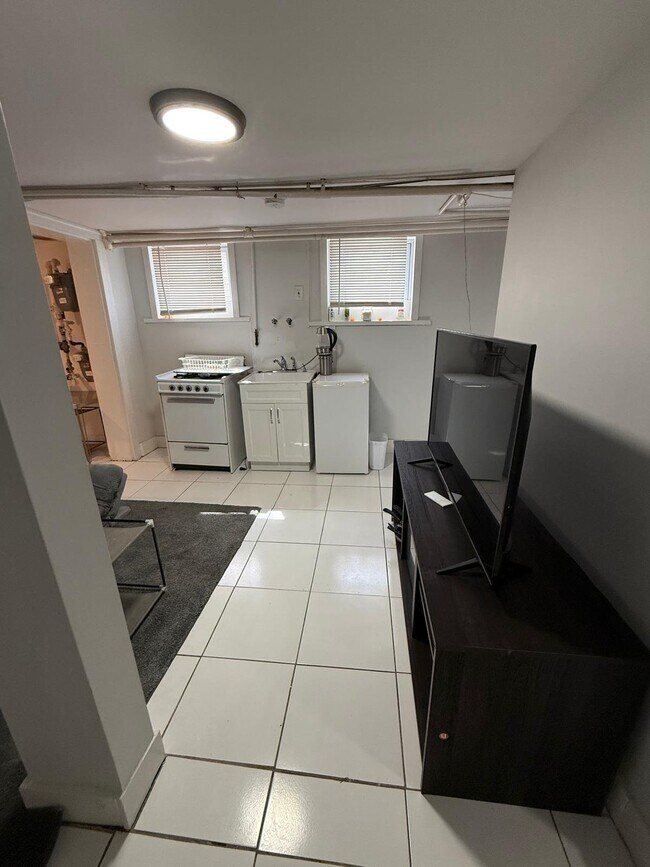 Building Photo - 53 Carman St