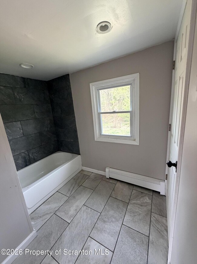 Building Photo - 409 Alden Mountain Rd