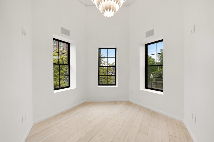 Building Photo - 1451 Maryland Ave NE