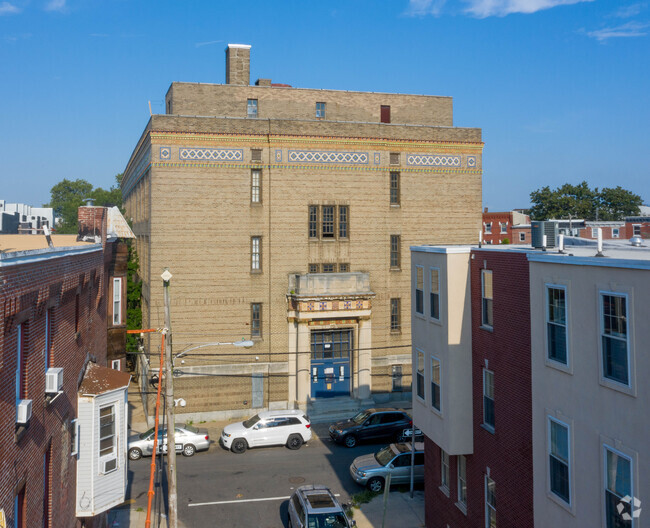 Building Photo - Darrah School Realty