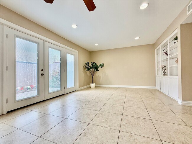 Building Photo - 13132 Trail Hollow Dr