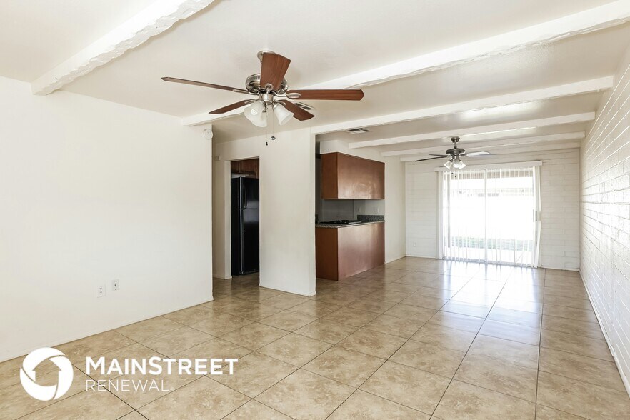 Building Photo - 7132 W Glenrosa Ave