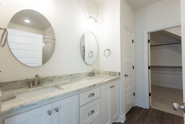 Building Photo - Brand New Townhome for Lease Available July!