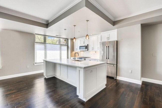 Building Photo - Gorgeous 2/2 with luxurious Lobby Level Condo in Hampden Row