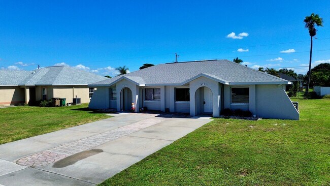 Building Photo - 4133/4135 SW 7th Pl Duplex