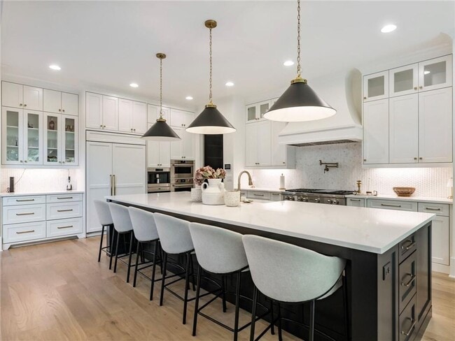 Building Photo - 566 Versailles Dr
