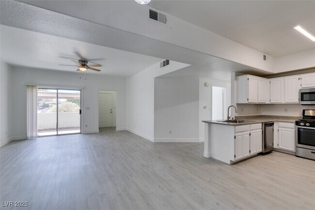 Building Photo - 5655 E Sahara Ave