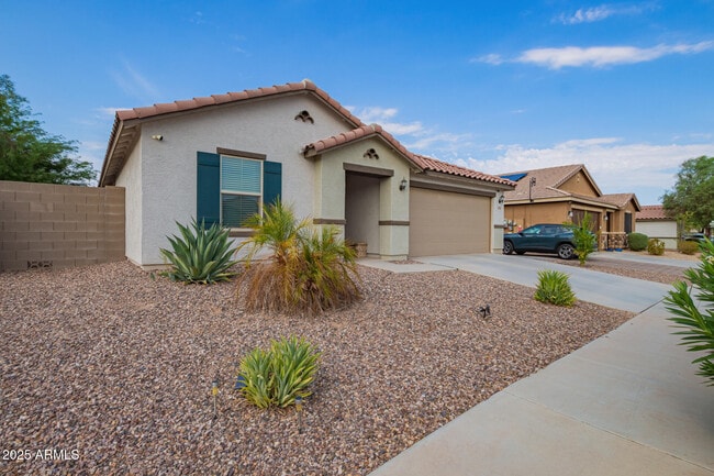 Building Photo - 17192 W Pinnacle Vis Dr